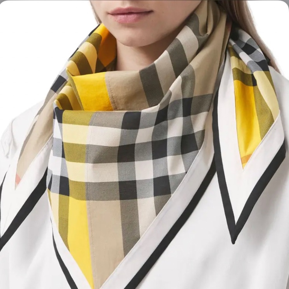 SOLD⛔️Authentic BURBERRY 100% Cotton vintage checkers triangle scarf - Picture 9 of 14